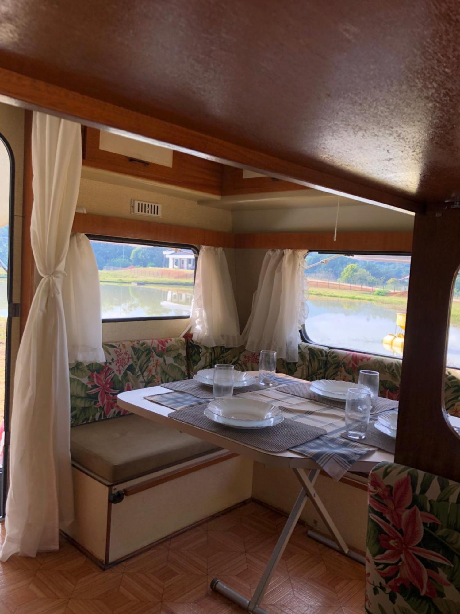 Campsite Trailer Em Sitio *