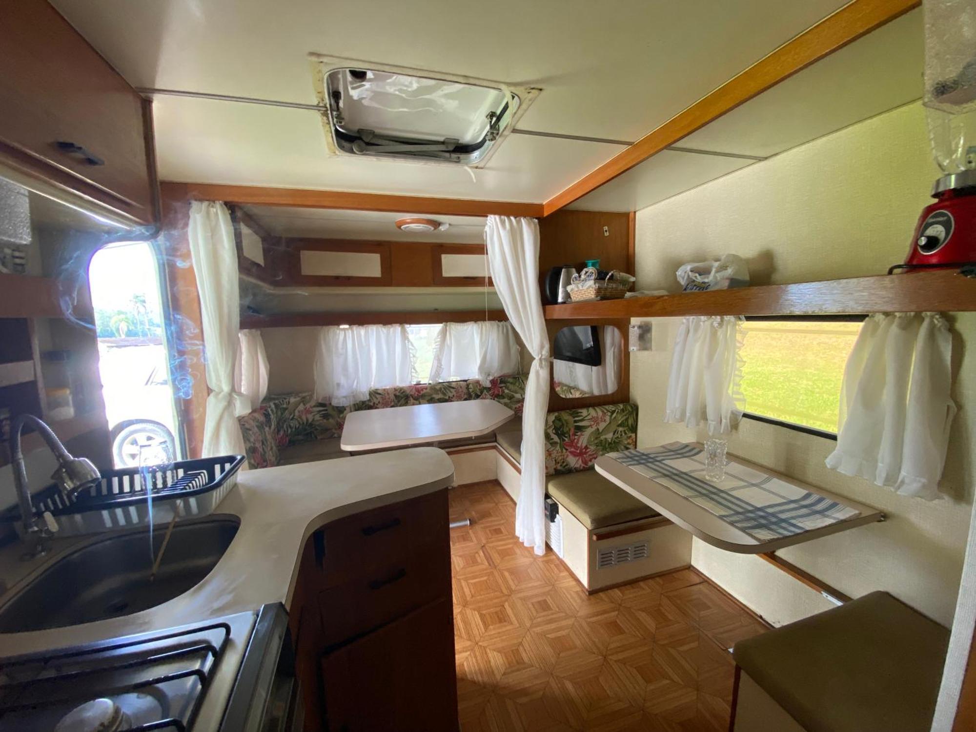 Trailer Em Sitio Campsite *