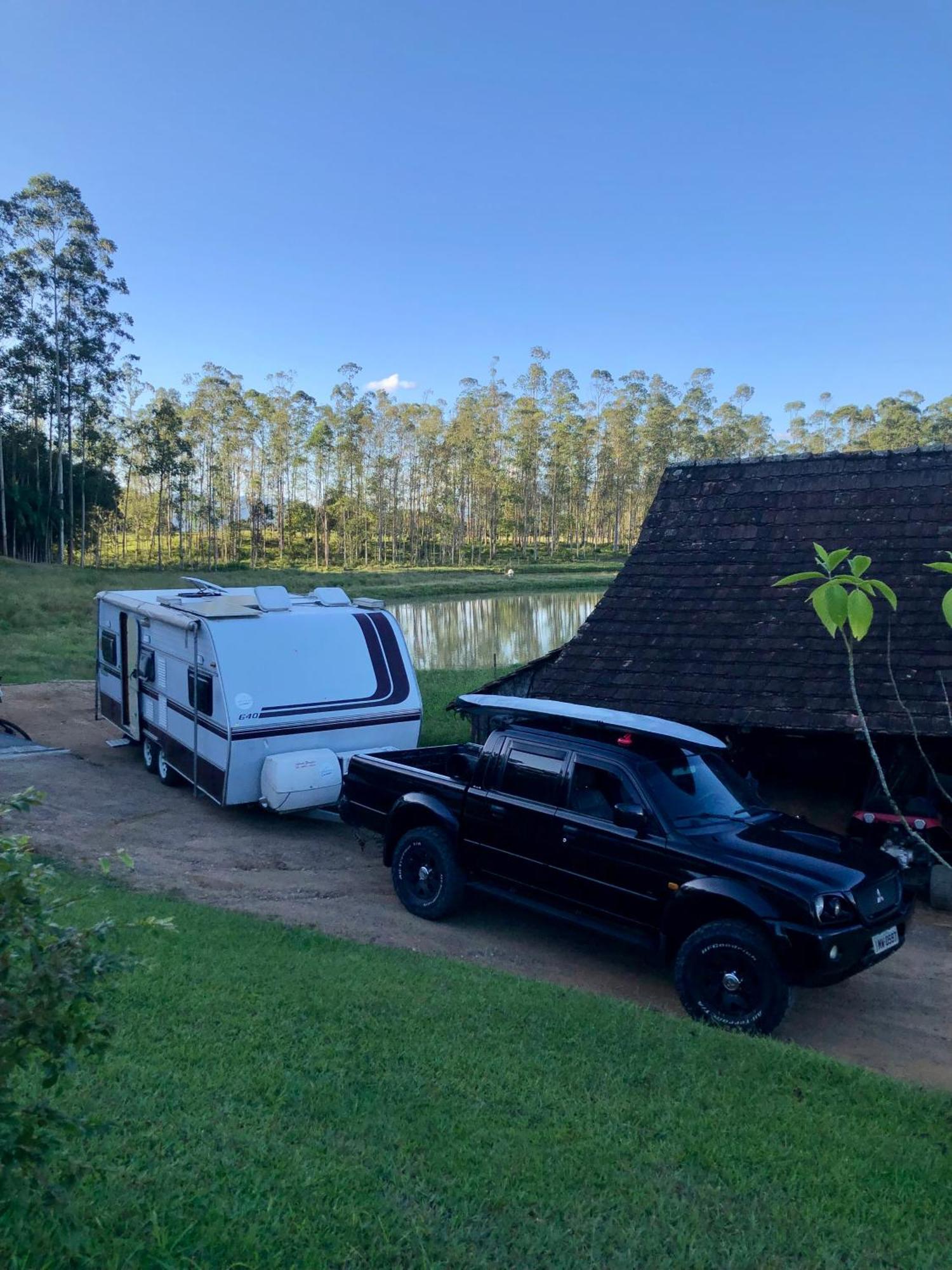 Campsite Trailer Em Sitio *